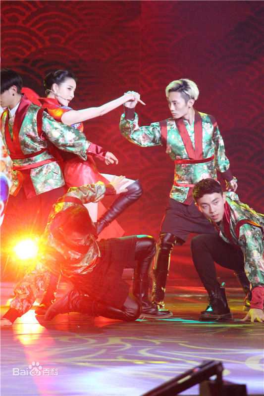 刘雨欣(Angel Liu)晚会节目前后照片