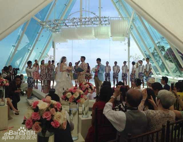 黄伊汶(Emme Wong，Dior Wong)婚礼现场素颜照壁纸