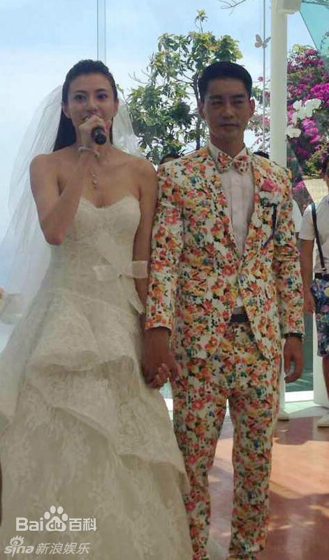 黄伊汶(Emme Wong，Dior Wong)婚礼现场素颜照壁纸