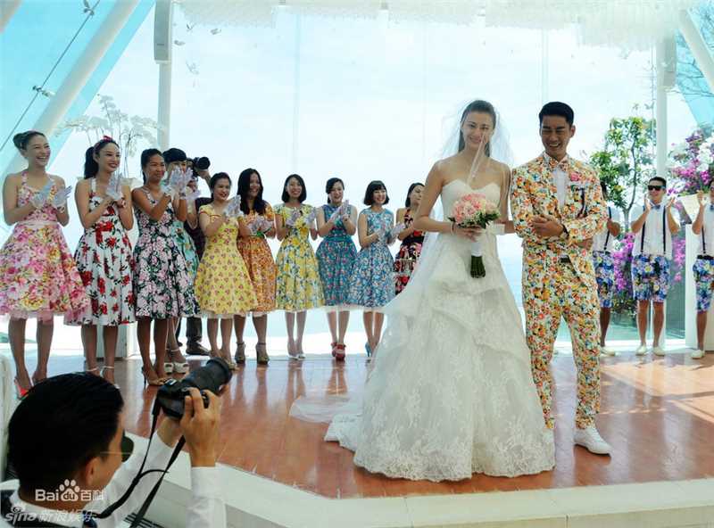 黄伊汶(Emme Wong，Dior Wong)婚礼现场素颜照壁纸