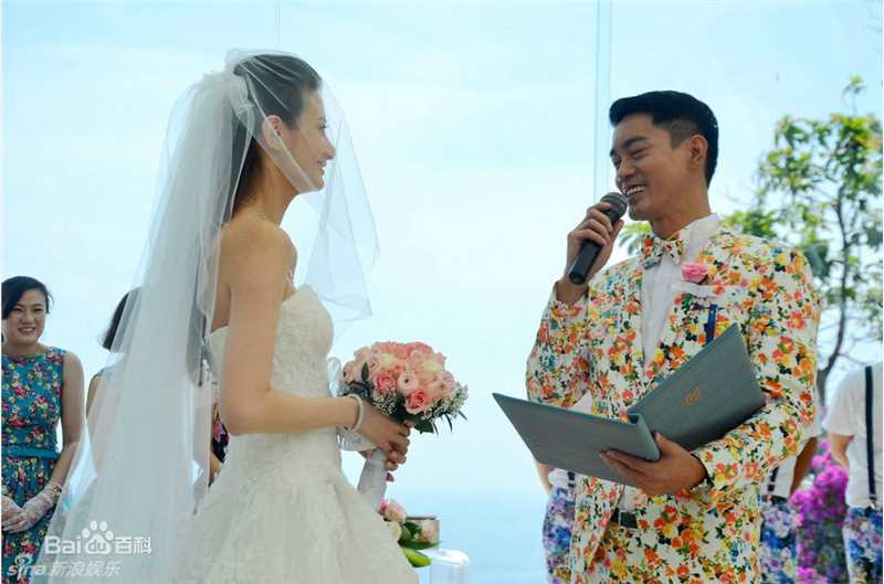 黄伊汶(Emme Wong，Dior Wong)婚礼现场素颜照壁纸