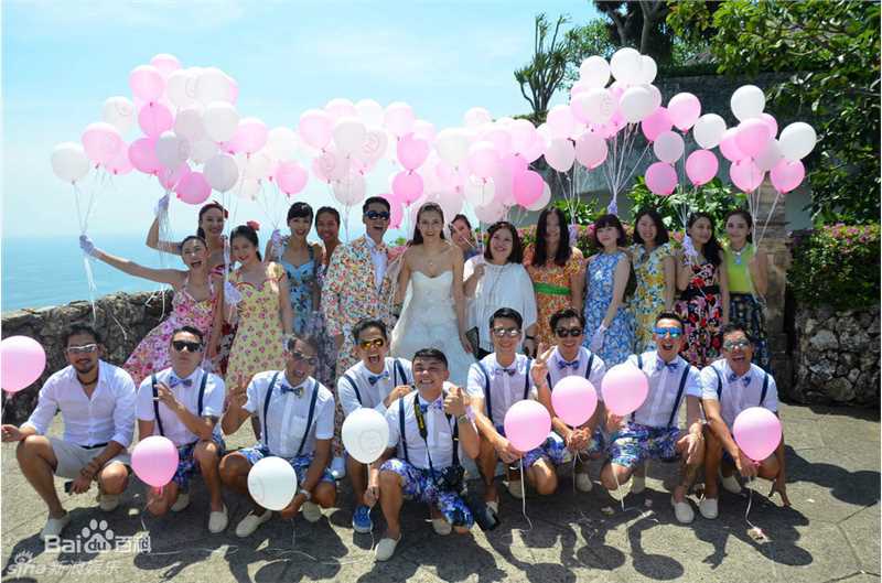 黄伊汶(Emme Wong，Dior Wong)婚礼现场素颜照壁纸