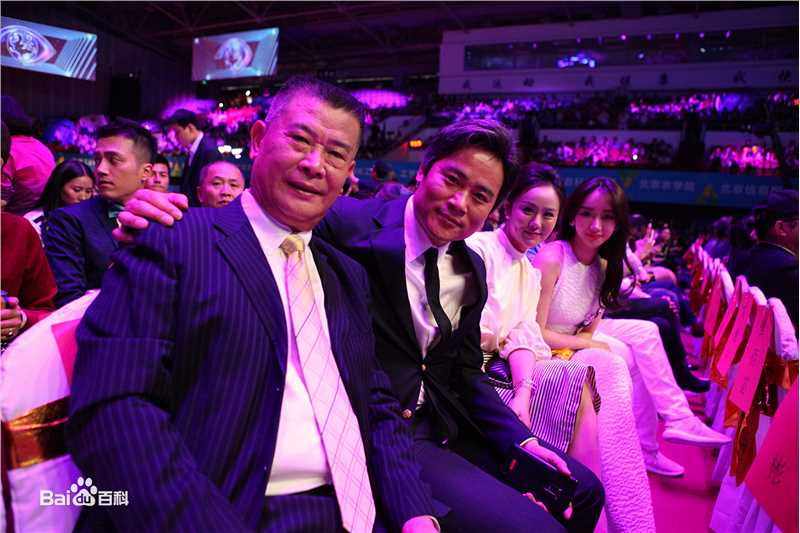 闫然活动照片图册