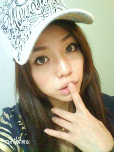 李毓芬(Tia Keiko)生活照壁纸壁纸