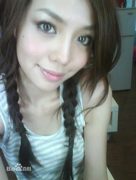 李毓芬(Tia Keiko)生活照壁纸壁纸