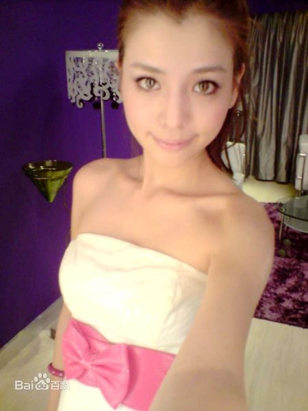 李毓芬(Tia Keiko)生活照壁纸壁纸