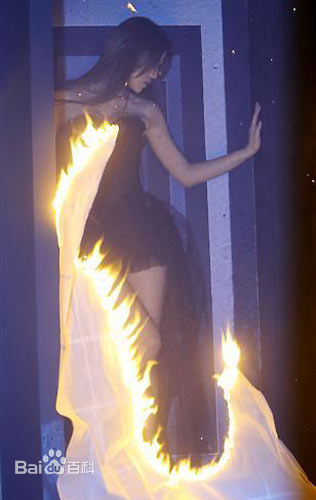 李毓芬(Tia Keiko)电玩“媚惑魔女”造型壁纸壁纸