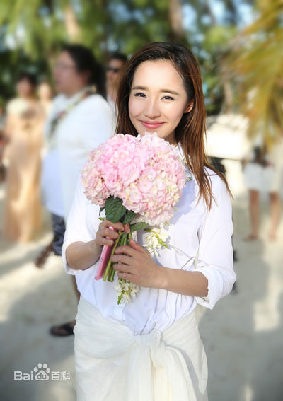 王智(WangZhi)外景照片素颜照相册