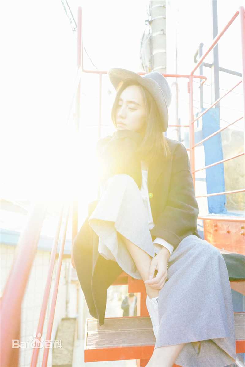 王智(WangZhi)外景照片素颜照相册