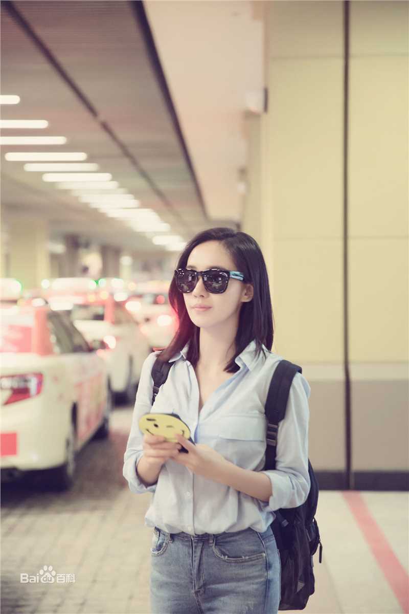 王智(WangZhi)外景照片素颜照相册