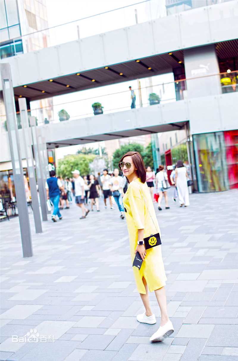 王智(WangZhi)外景照片素颜照相册