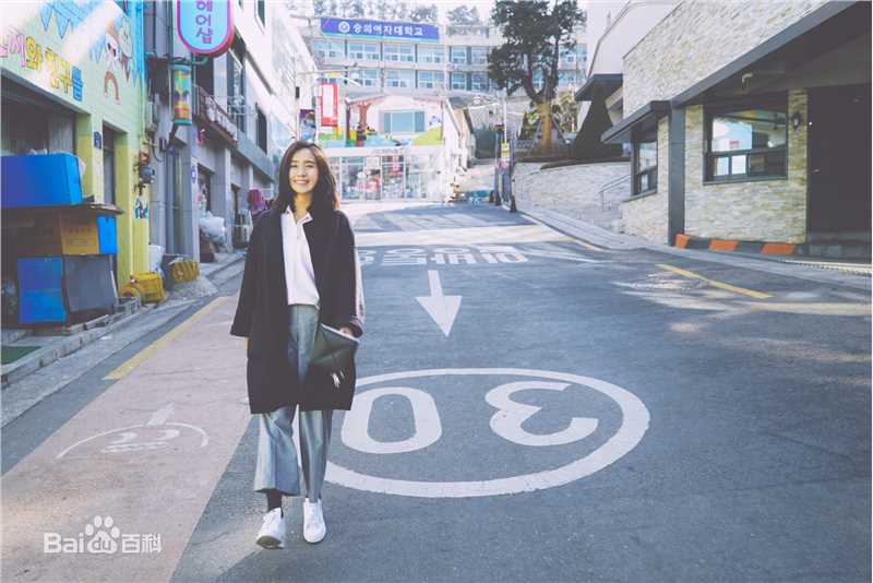 王智(WangZhi)外景照片素颜照相册