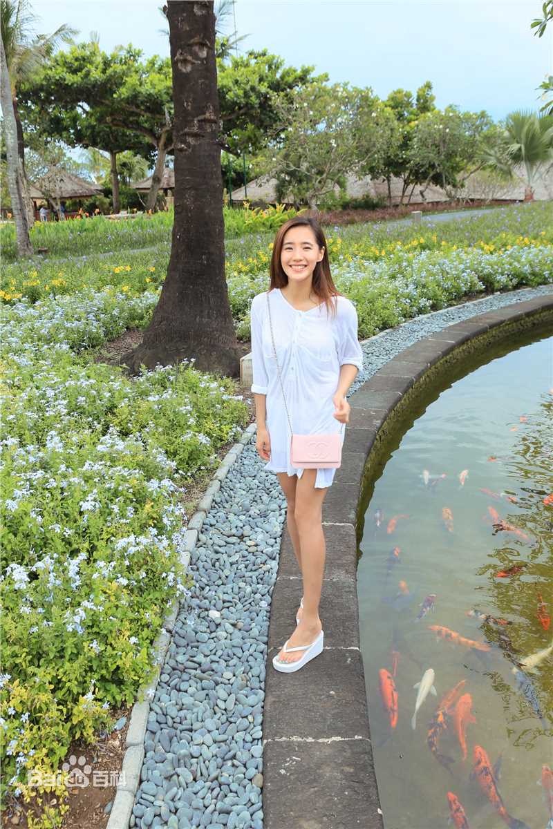 王智(WangZhi)外景照片素颜照相册