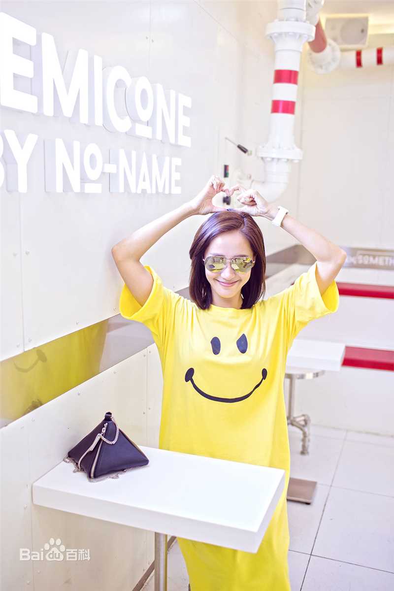 王智(WangZhi)外景照片素颜照相册