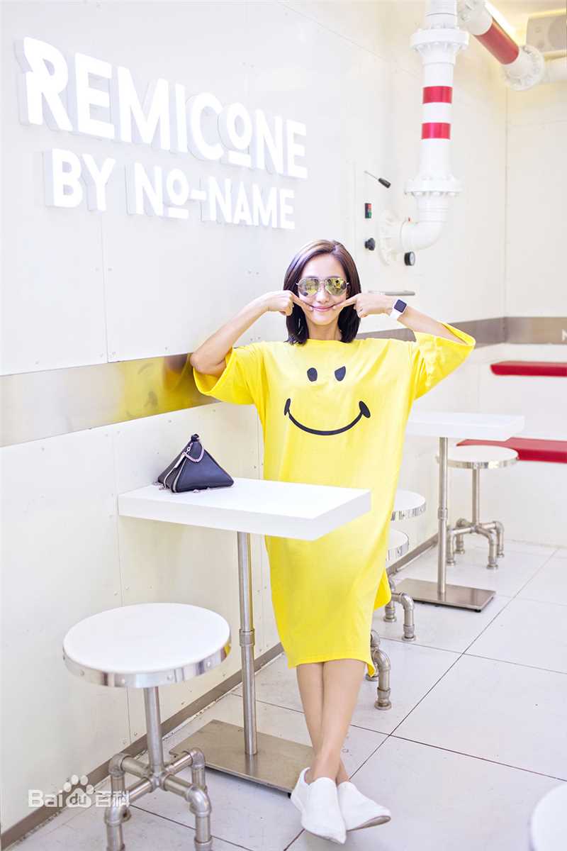 王智(WangZhi)外景照片素颜照相册