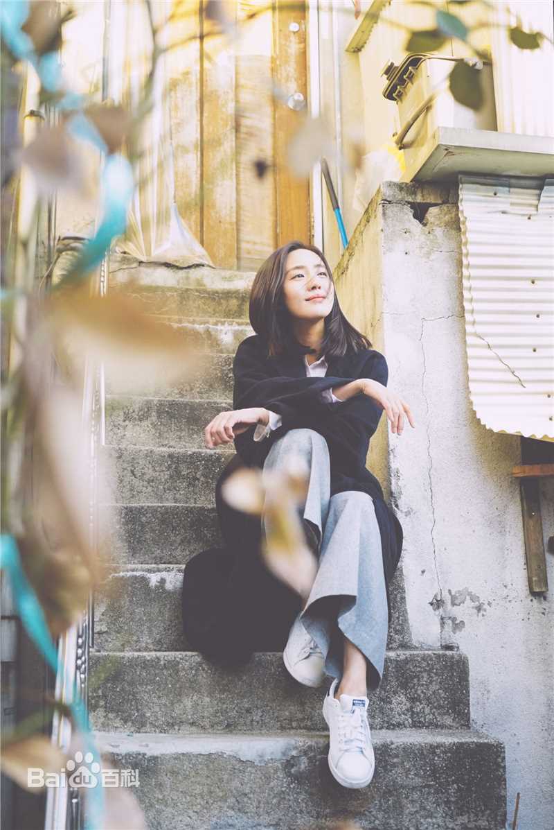 王智(WangZhi)外景照片素颜照相册