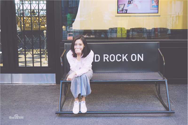 王智(WangZhi)外景照片素颜照相册