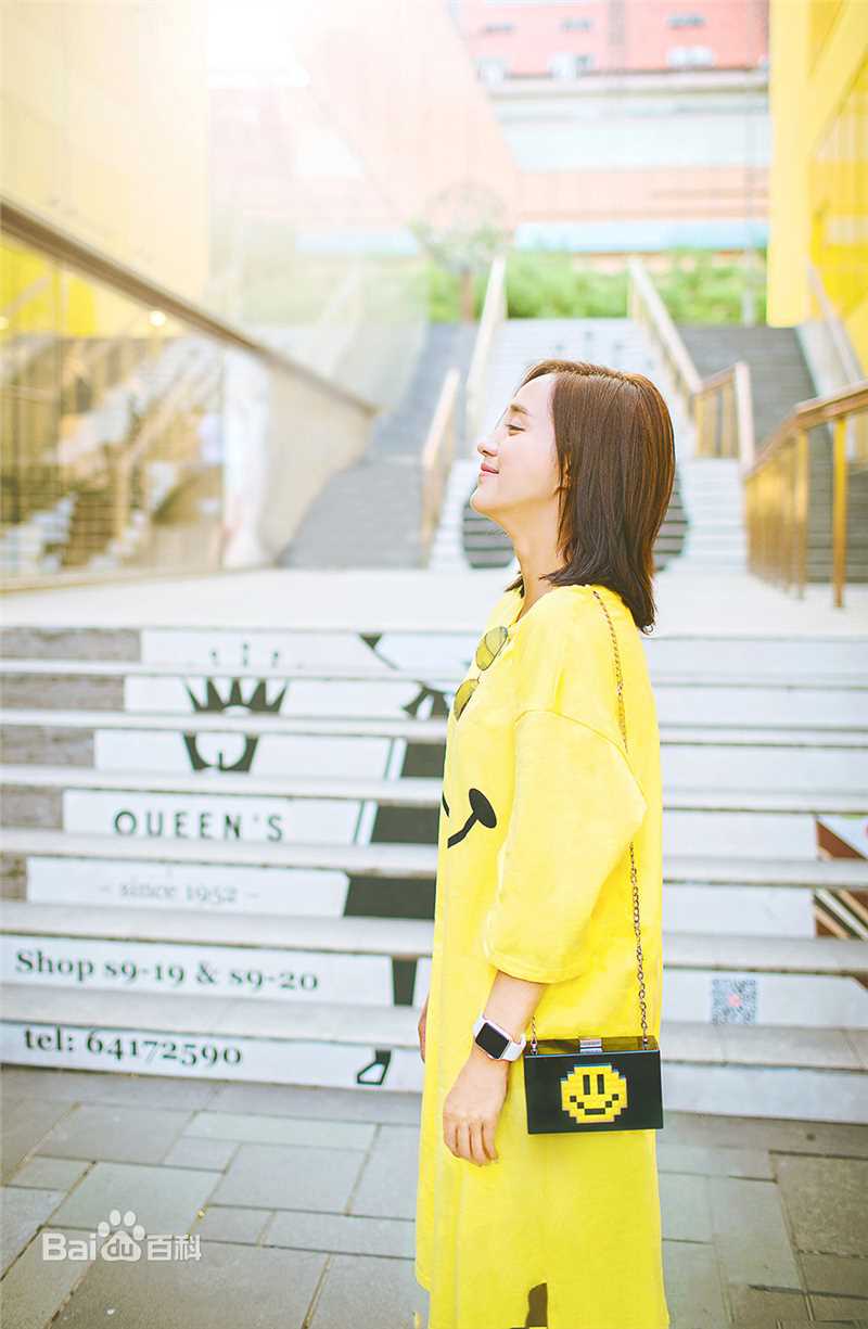 王智(WangZhi)外景照片素颜照相册