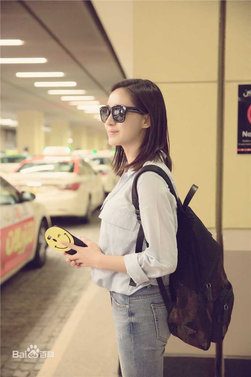 王智(WangZhi)外景照片素颜照相册