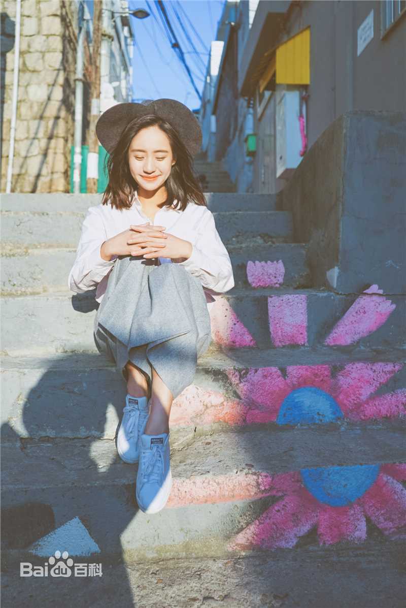 王智(WangZhi)外景照片素颜照相册