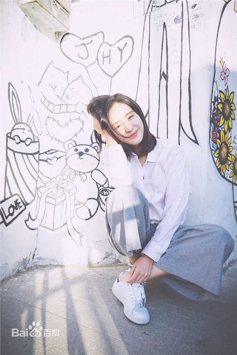 王智(WangZhi)外景照片素颜照相册