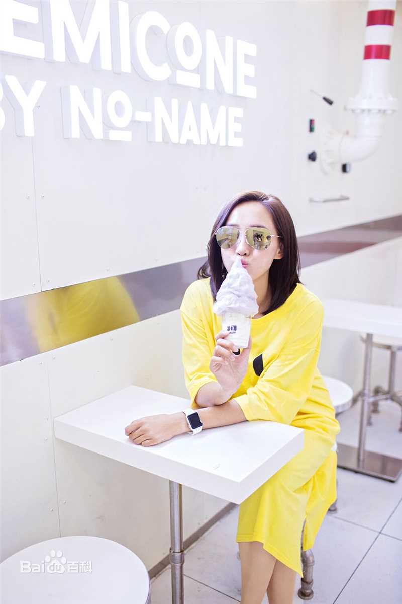 王智(WangZhi)外景照片素颜照相册