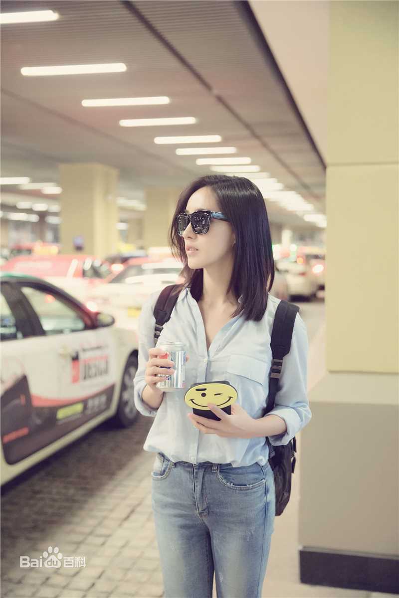 王智(WangZhi)外景照片素颜照相册