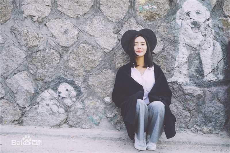 王智(WangZhi)外景照片素颜照相册