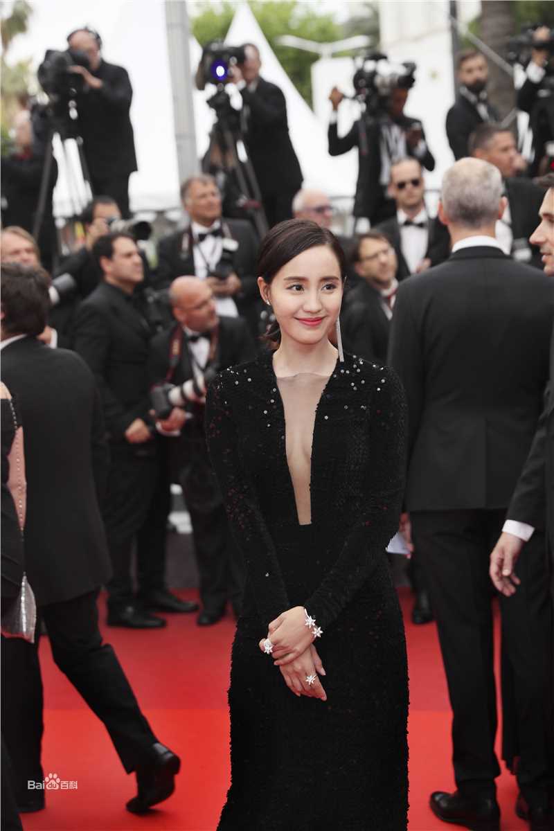 王智(WangZhi)亮相第69届戛纳国际电影节前后照片