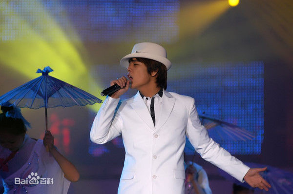 极泷出席活动壁纸壁纸