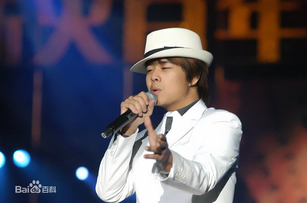 极泷出席活动壁纸壁纸