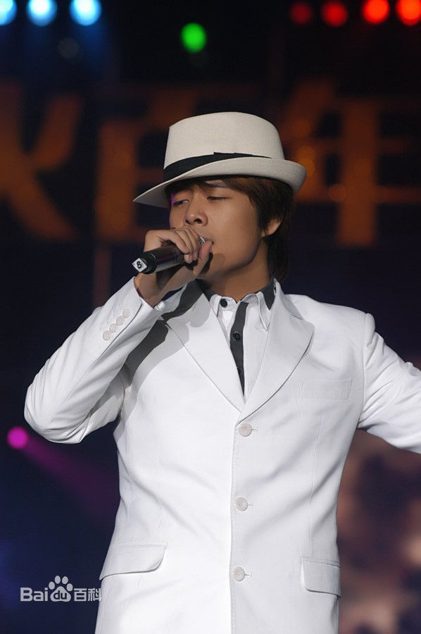 极泷出席活动壁纸壁纸