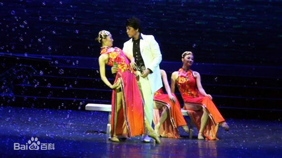 最全极泷在《五洲风情》演出中的壁纸