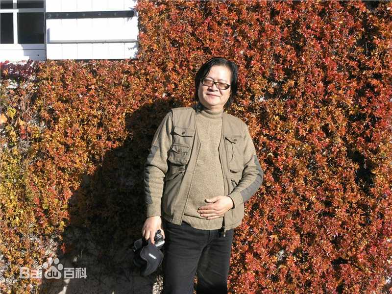 赵治平艺术生活照素颜照壁纸