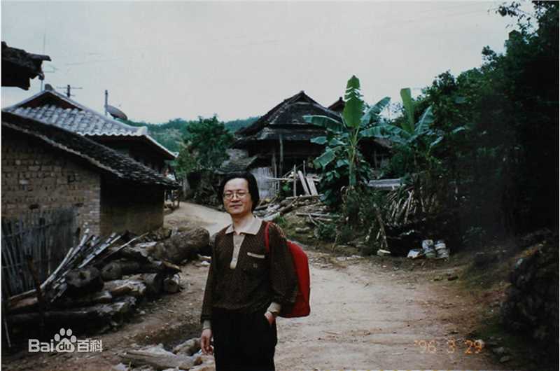 赵治平艺术生活照素颜照壁纸