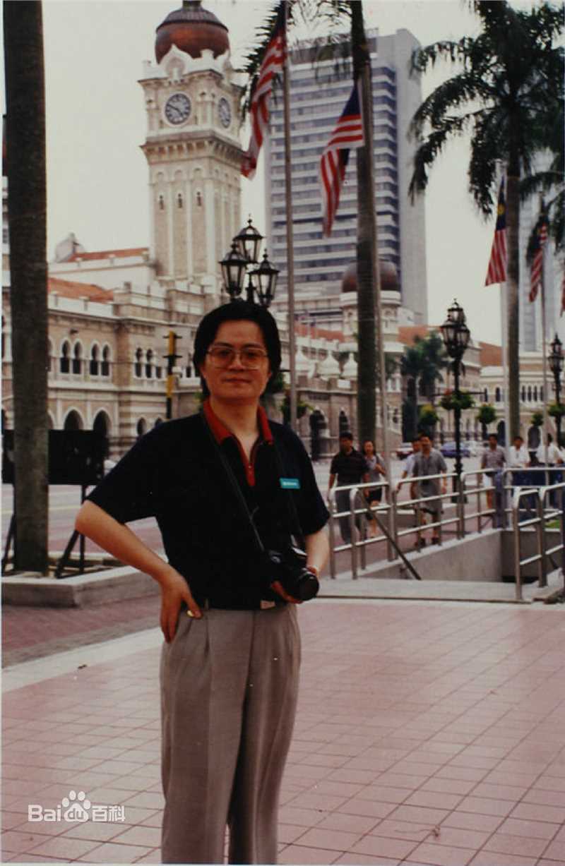 赵治平艺术生活照素颜照壁纸