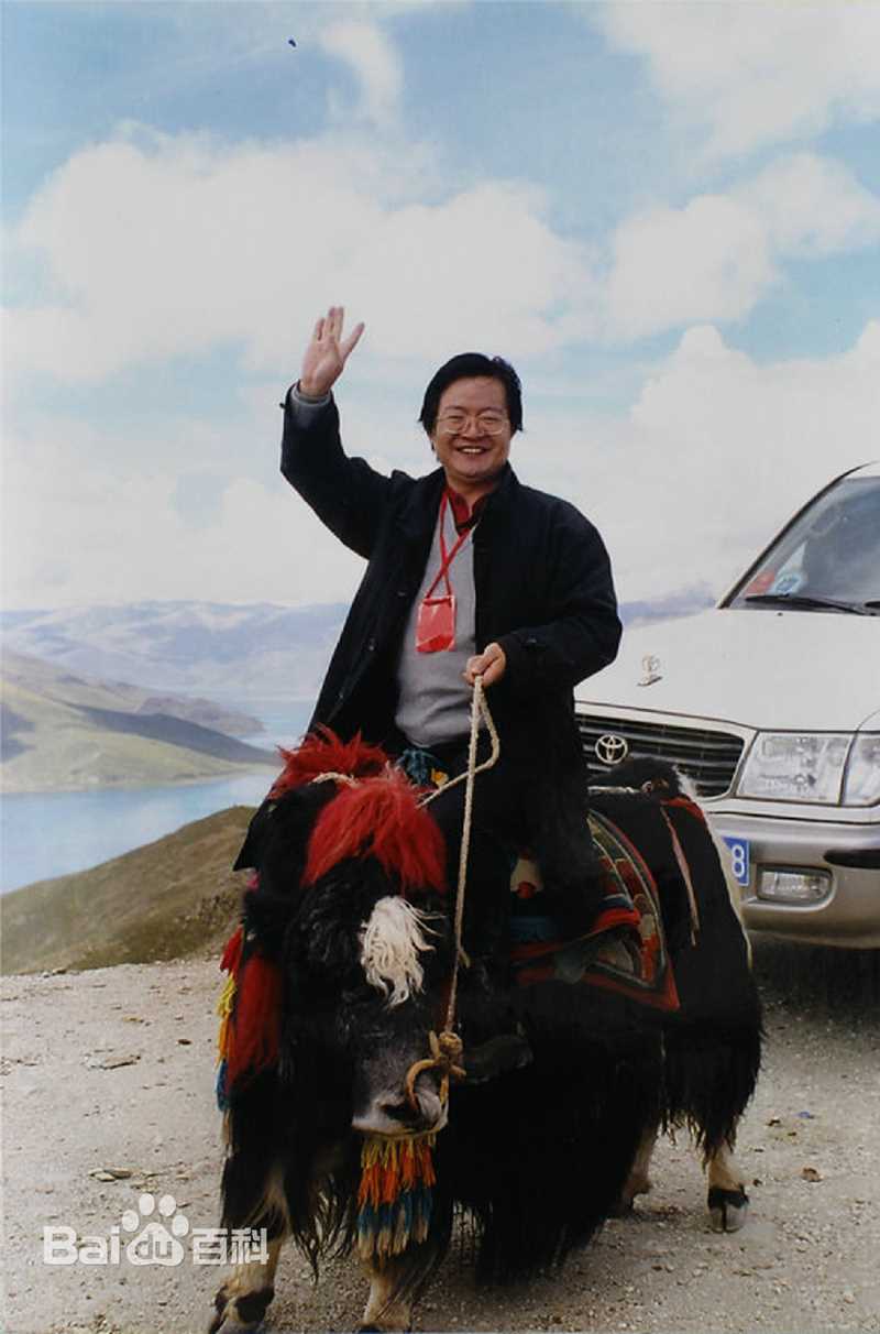 赵治平艺术生活照素颜照壁纸