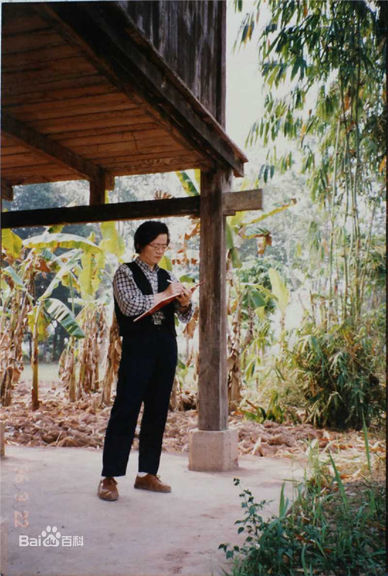 赵治平艺术生活照素颜照壁纸