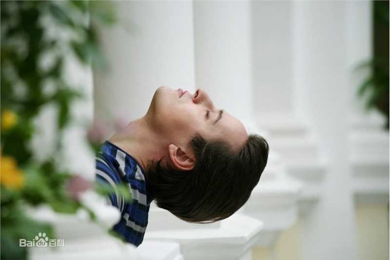 维塔利·弗拉达索维奇·格拉乔夫(Виталий Владасович Грачёв)爱我吧MV前后照片