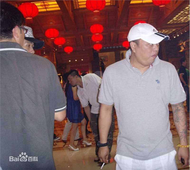 张家豪出席活动前后照片