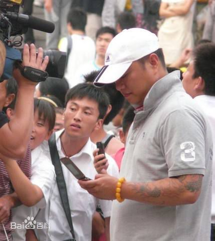 张家豪出席活动前后照片