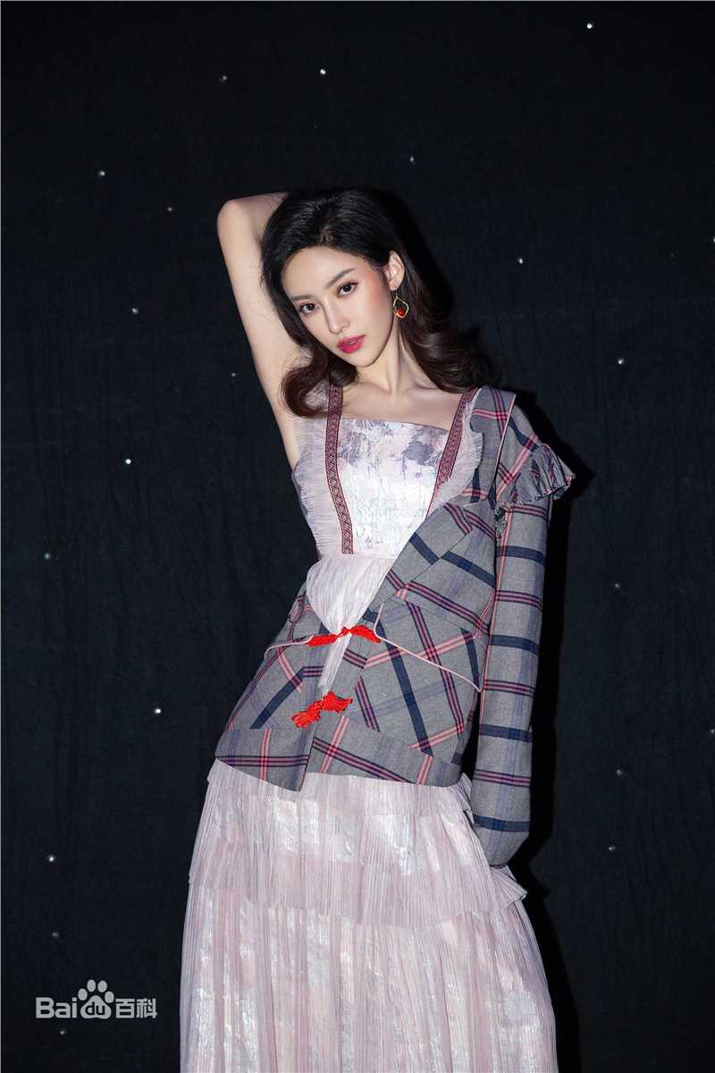 最新刘凡菲(Viola)在《你好！说唱酱》第二季中的壁纸