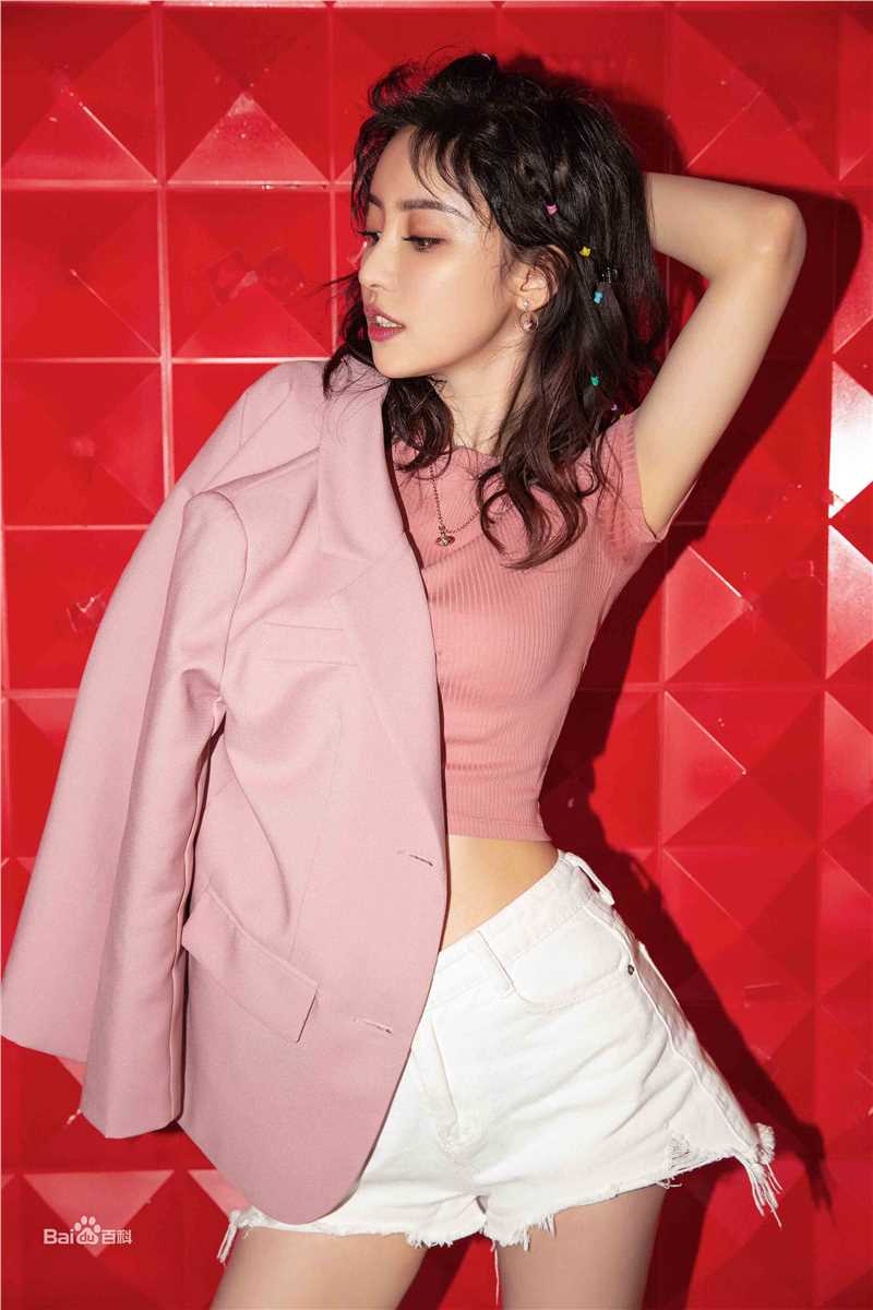 最新刘凡菲(Viola)在《你好！说唱酱》第二季中的壁纸