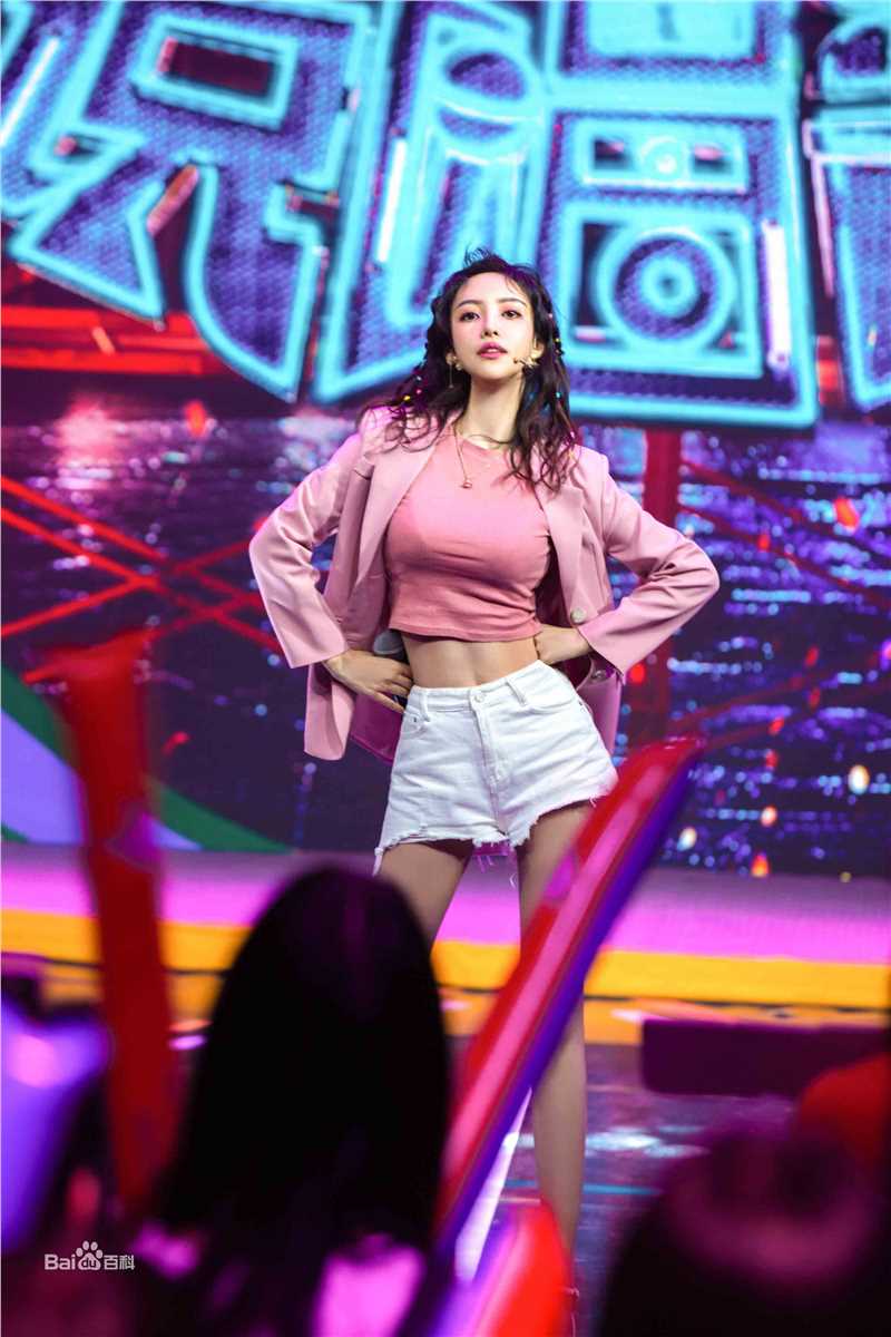 最新刘凡菲(Viola)在《你好！说唱酱》第二季中的壁纸