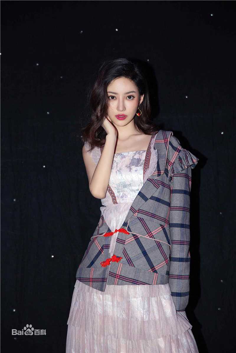 最新刘凡菲(Viola)在《你好！说唱酱》第二季中的壁纸