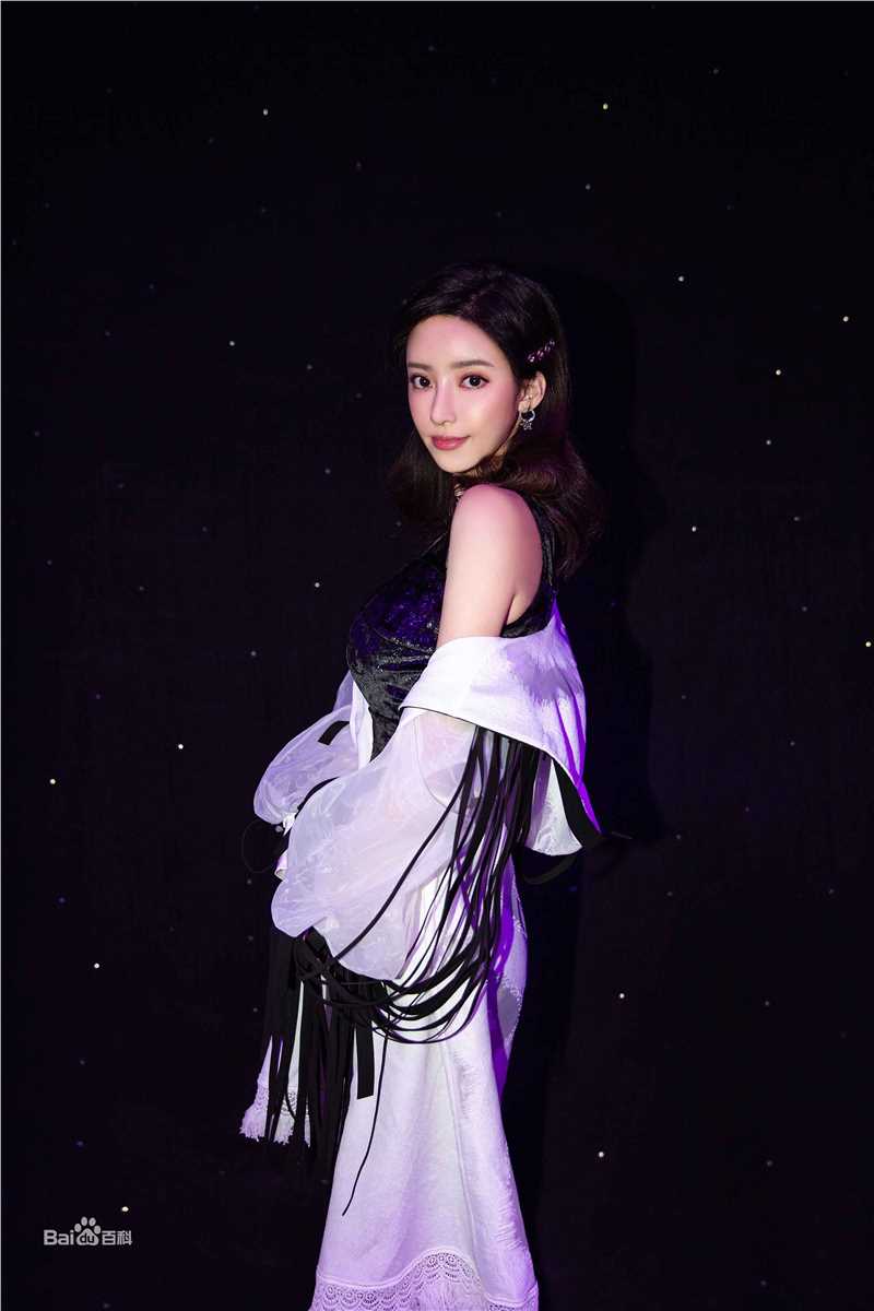 最新刘凡菲(Viola)在《你好！说唱酱》第二季中的壁纸