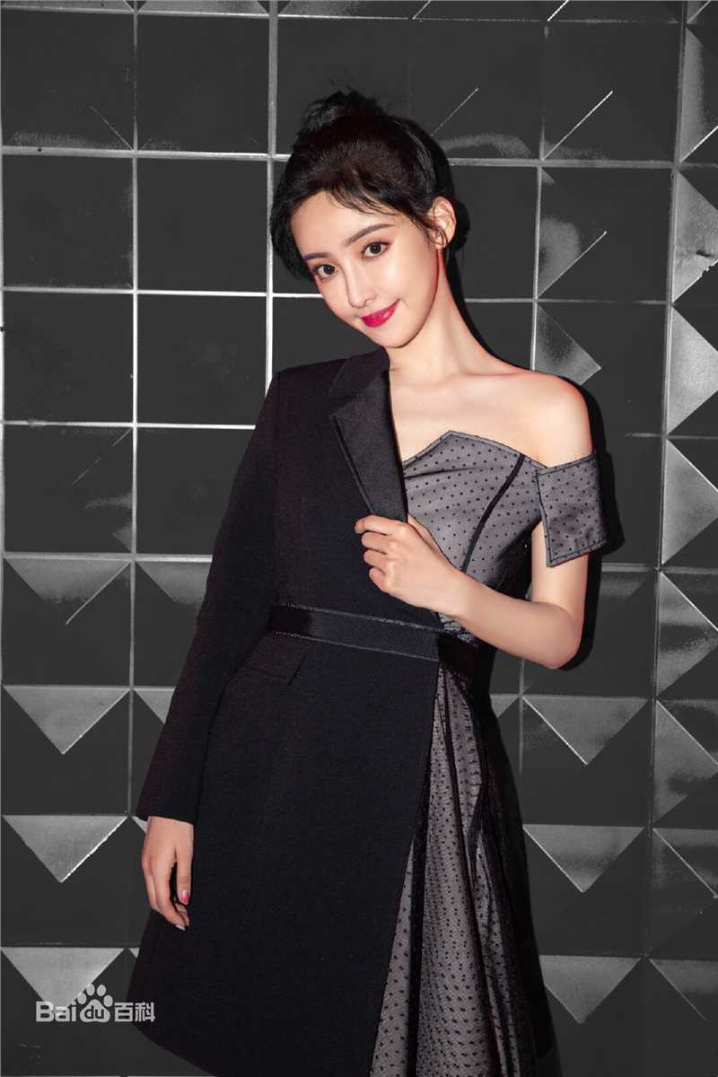 最新刘凡菲(Viola)在《你好！说唱酱》第二季中的壁纸