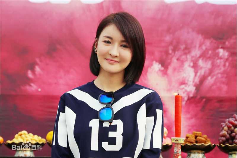 郑亦桐(Zheng Yi Tong)的慈善活动生活照