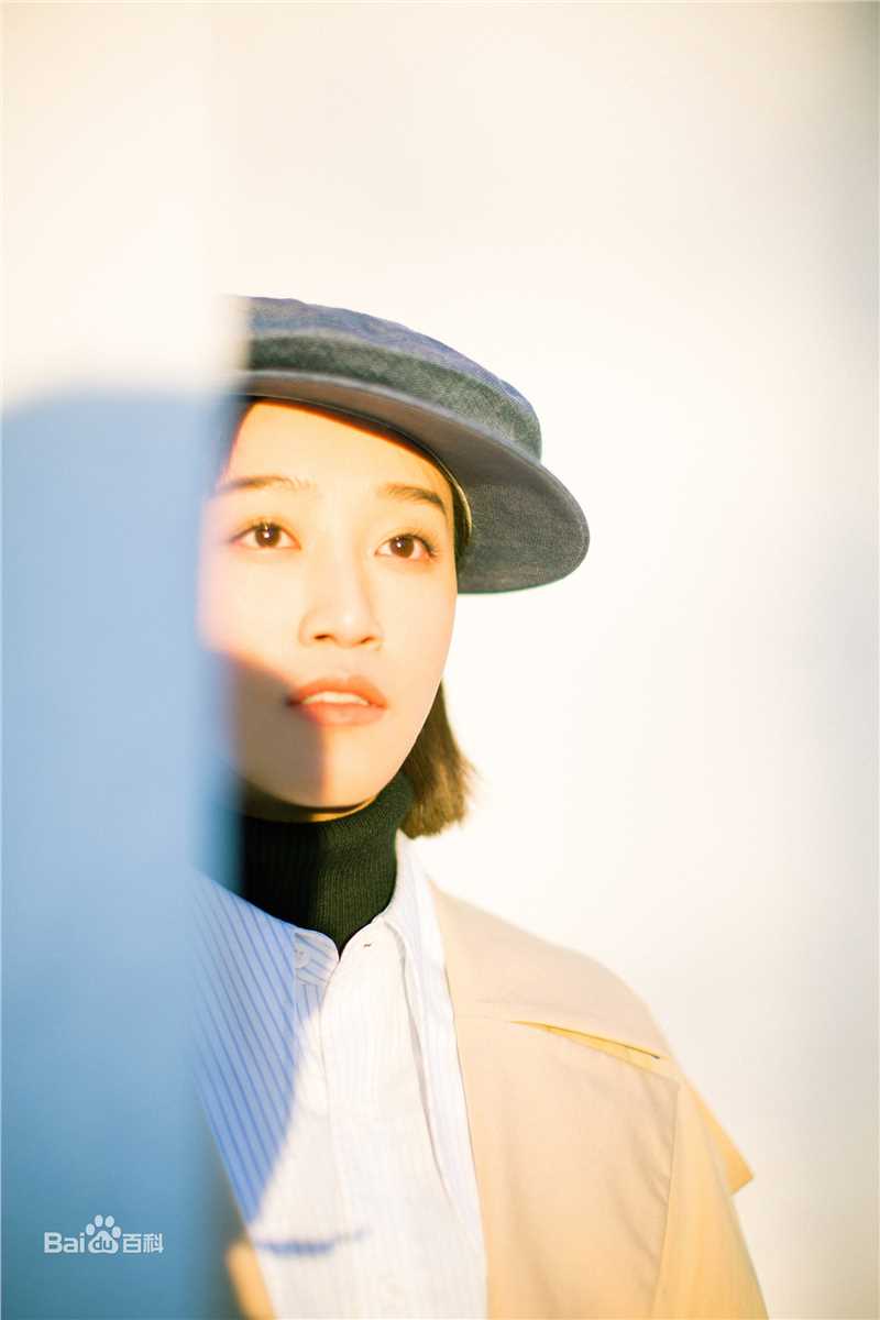 蓝盈莹(Lyric)最新秋日壁纸