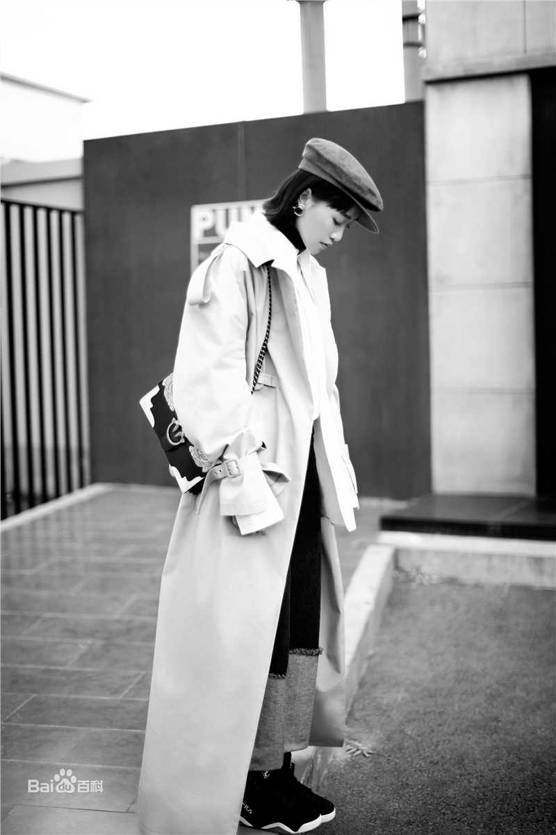 蓝盈莹(Lyric)最新秋日壁纸